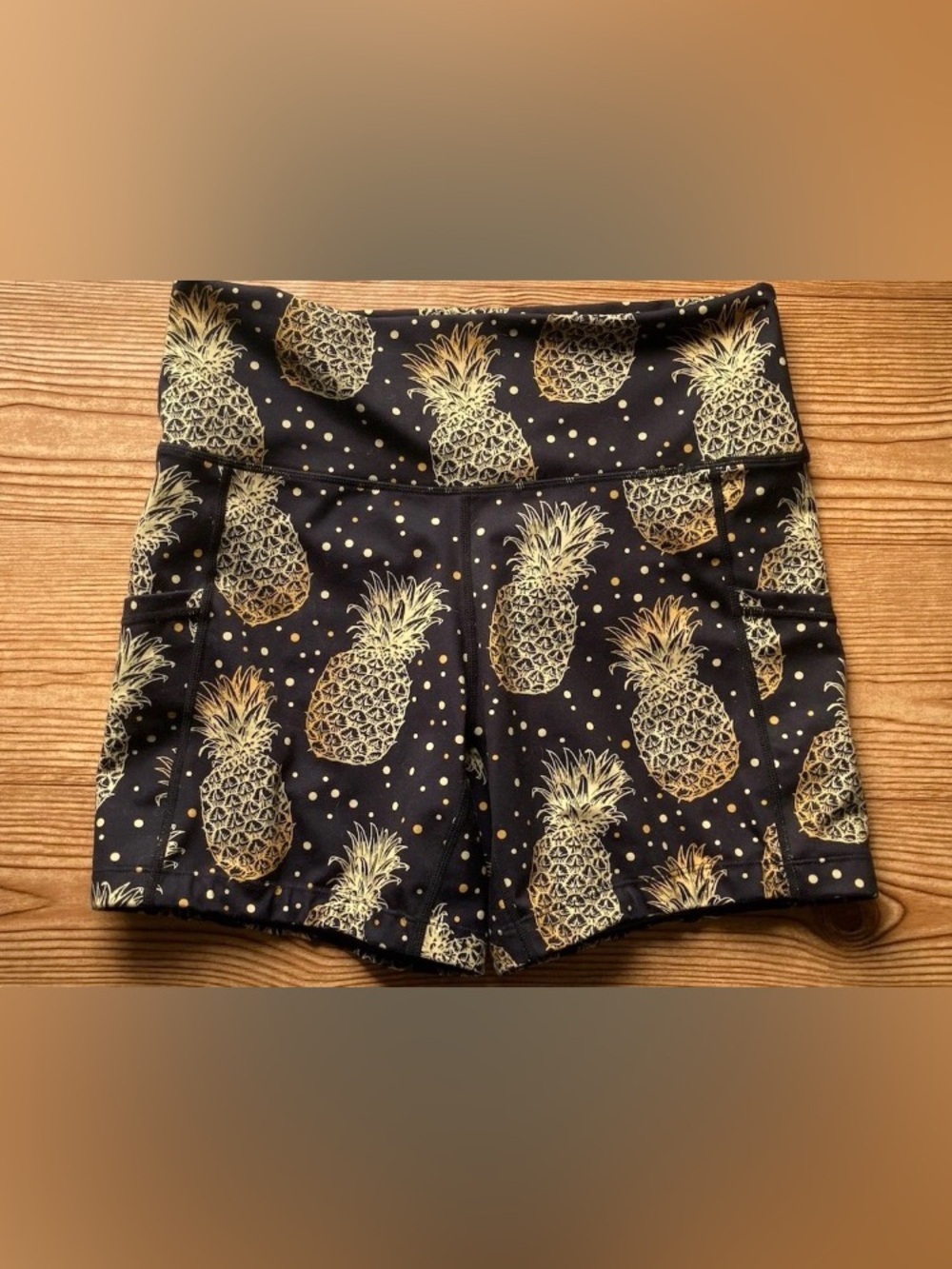 CVG Constantly Varied Gear Shorts Womens M Squats Approved Pockets Pineapples